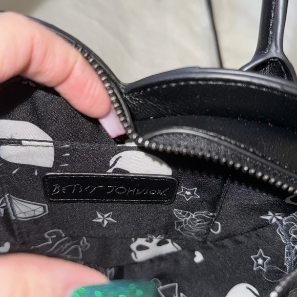 Betsey Johnson Black and Red Heart Crossbody Purse ♥️🖤♥️🖤 - Picture 10 of 13